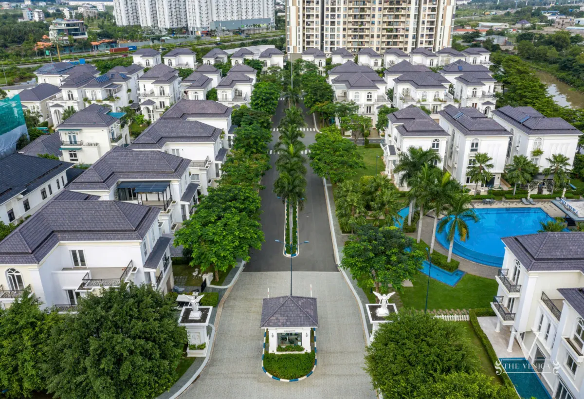 Cổng chào và chốt bảo vệ an ninh CBRE 3 lớp 24/7